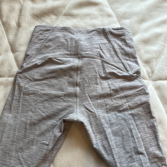 LULULEMON Fast and Free High-Rise Leggings 28” - Picture 4 of 7